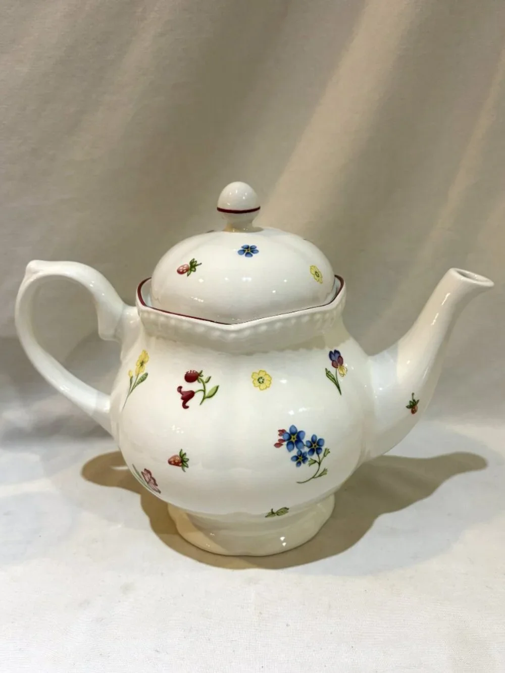 VTG Johnson Brothers Fine Porcelain FLEURETTE Teapot Staffordshire England EUC